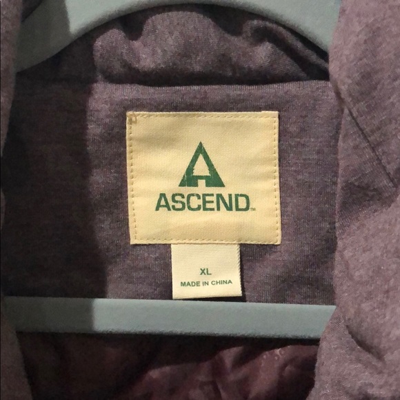 Ascend Vest - Picture 2 of 7